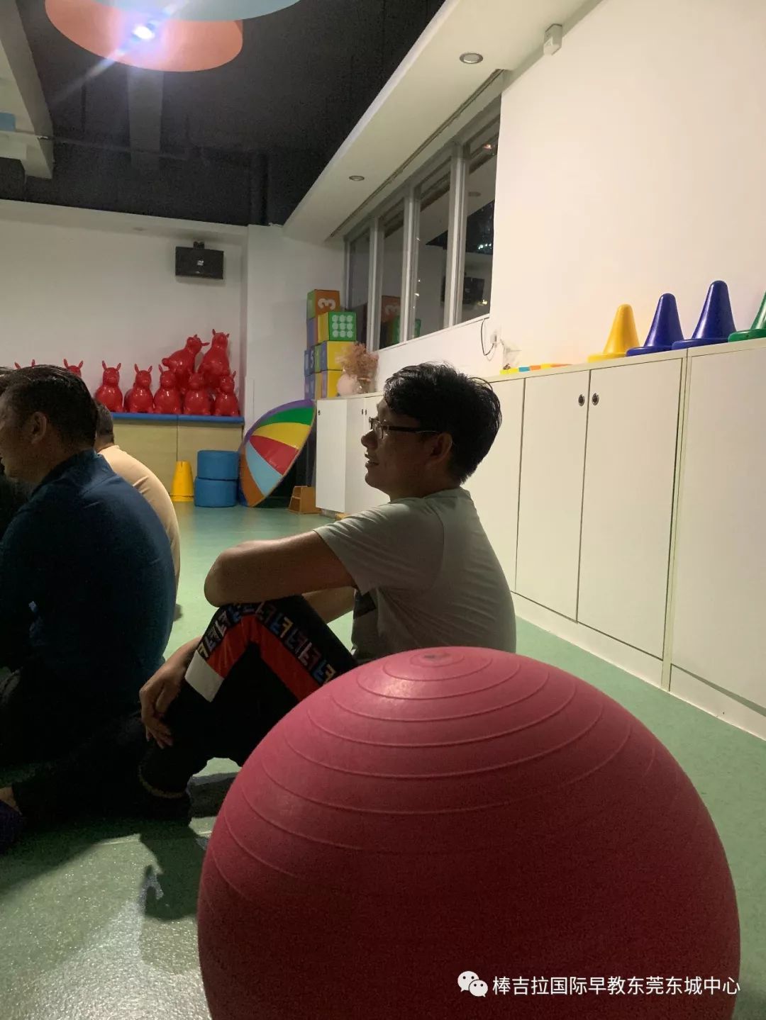 祝爸气十足的爸爸们节日快乐