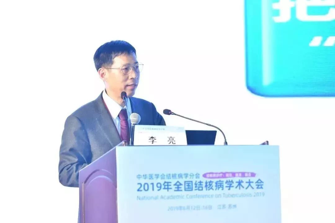 管理处处长黄欣,中华医学会副秘书长王大方,中华医学会巡查专员马群