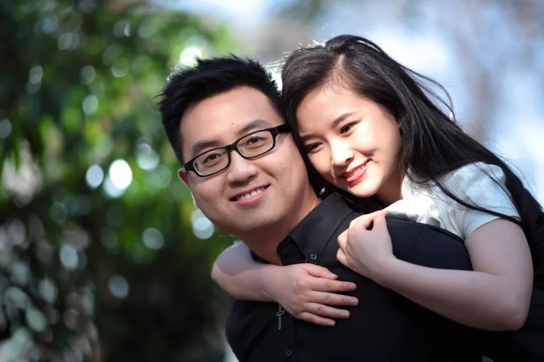 她是舞蹈老师他是华裔学霸那天在上海相爱了