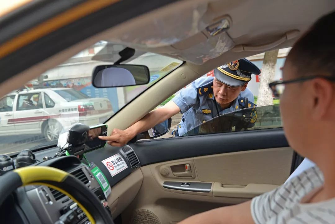 出租車由於長期營運出現車身破舊,車況差等現象,且陸續到達報廢年限