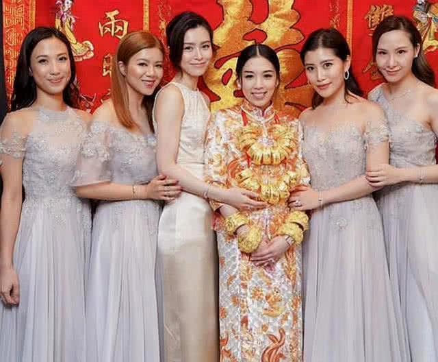 赌王女儿何超盈挺着巨肚做闺蜜伴娘新娘子金镯子比她过大礼还多