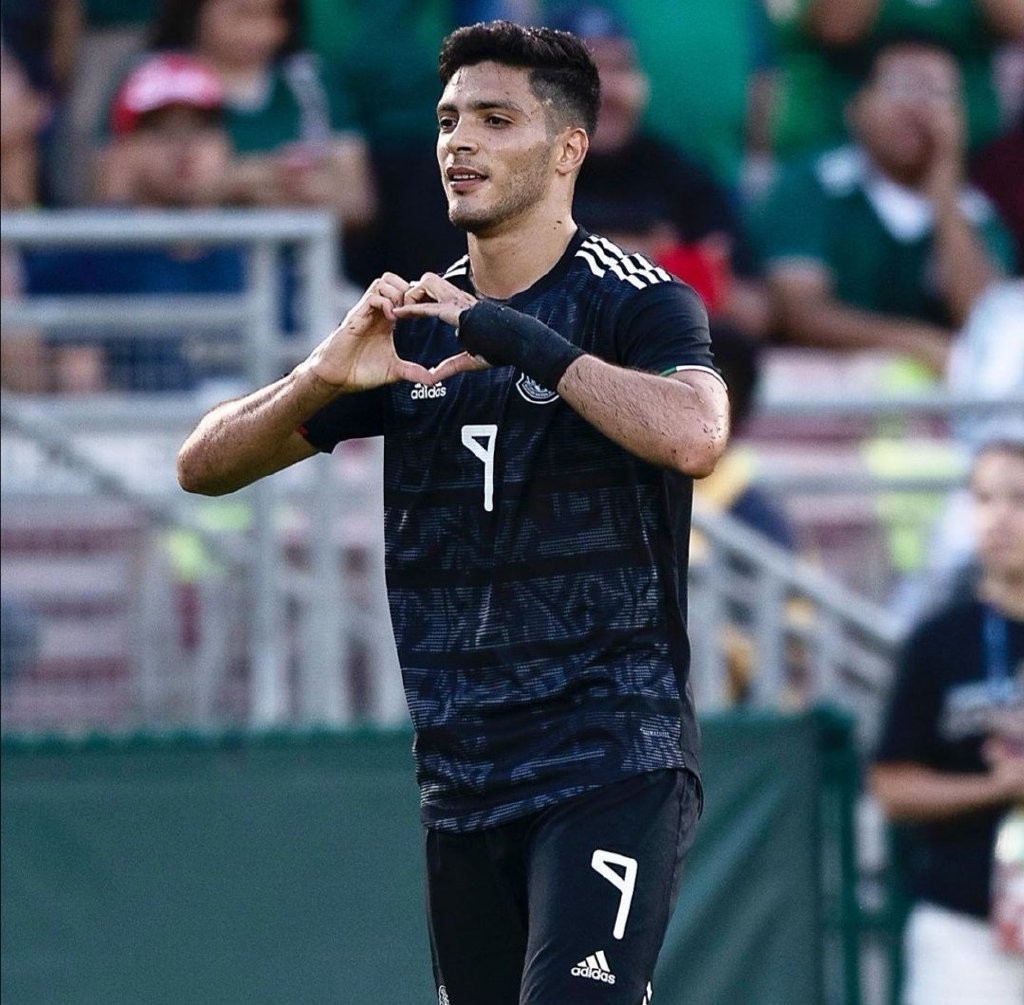 第38分钟,迭戈-雷耶斯攻入1球,墨西哥的进球表演才刚刚开始,第44分钟