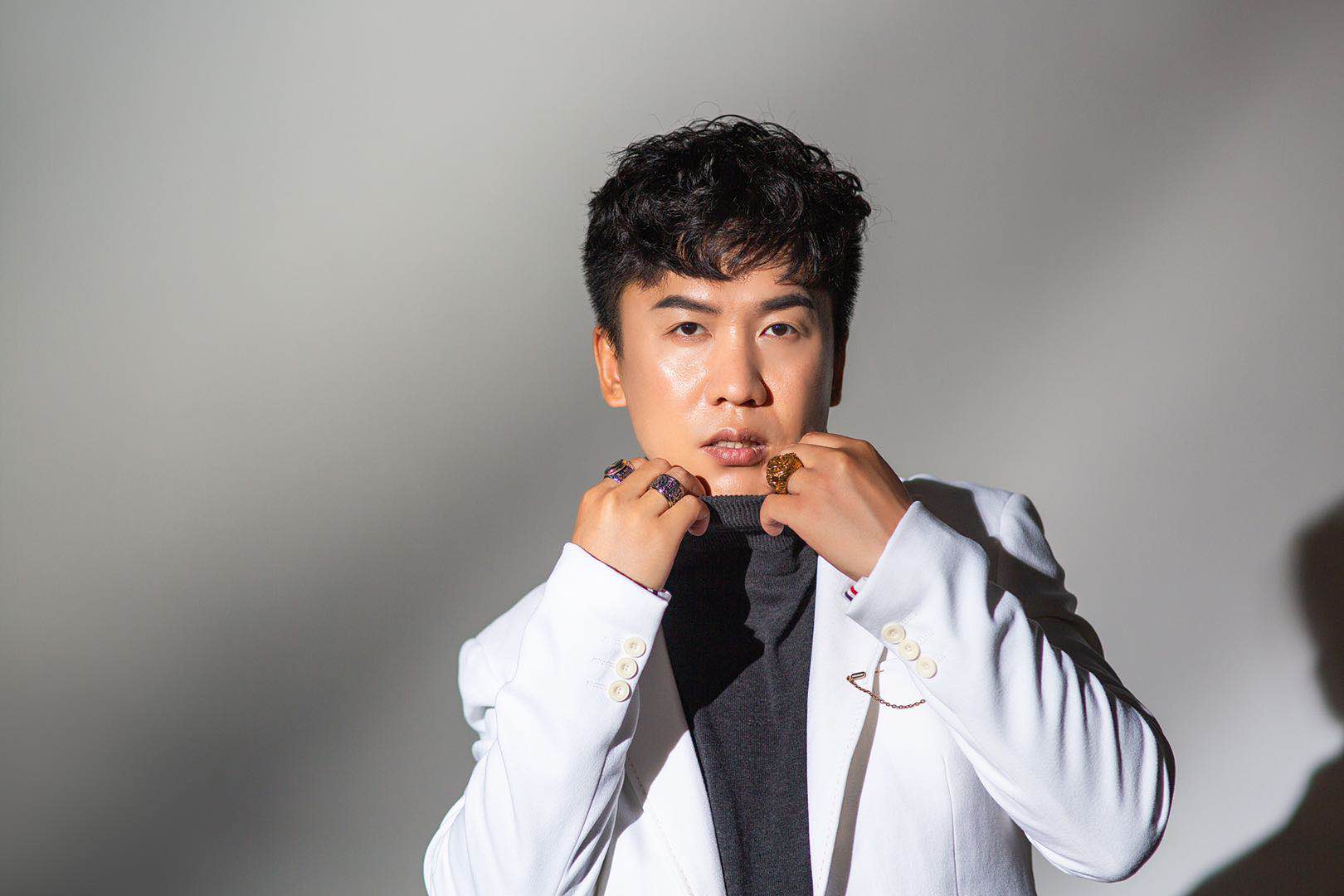 石玉峰首支音乐单曲人生过半全网上线