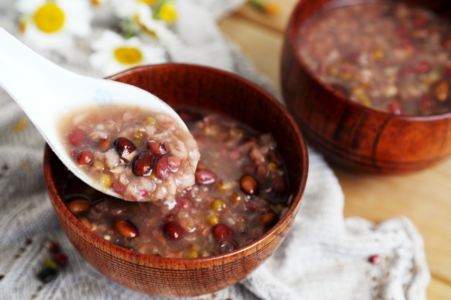 别再单喝绿豆汤,再加两豆,祛湿补肾更解暑