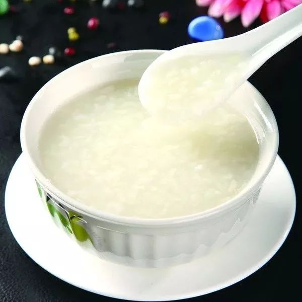 由于疾病或者手术的影响,许多病人在吃普通流质和半流质食物,如米粥