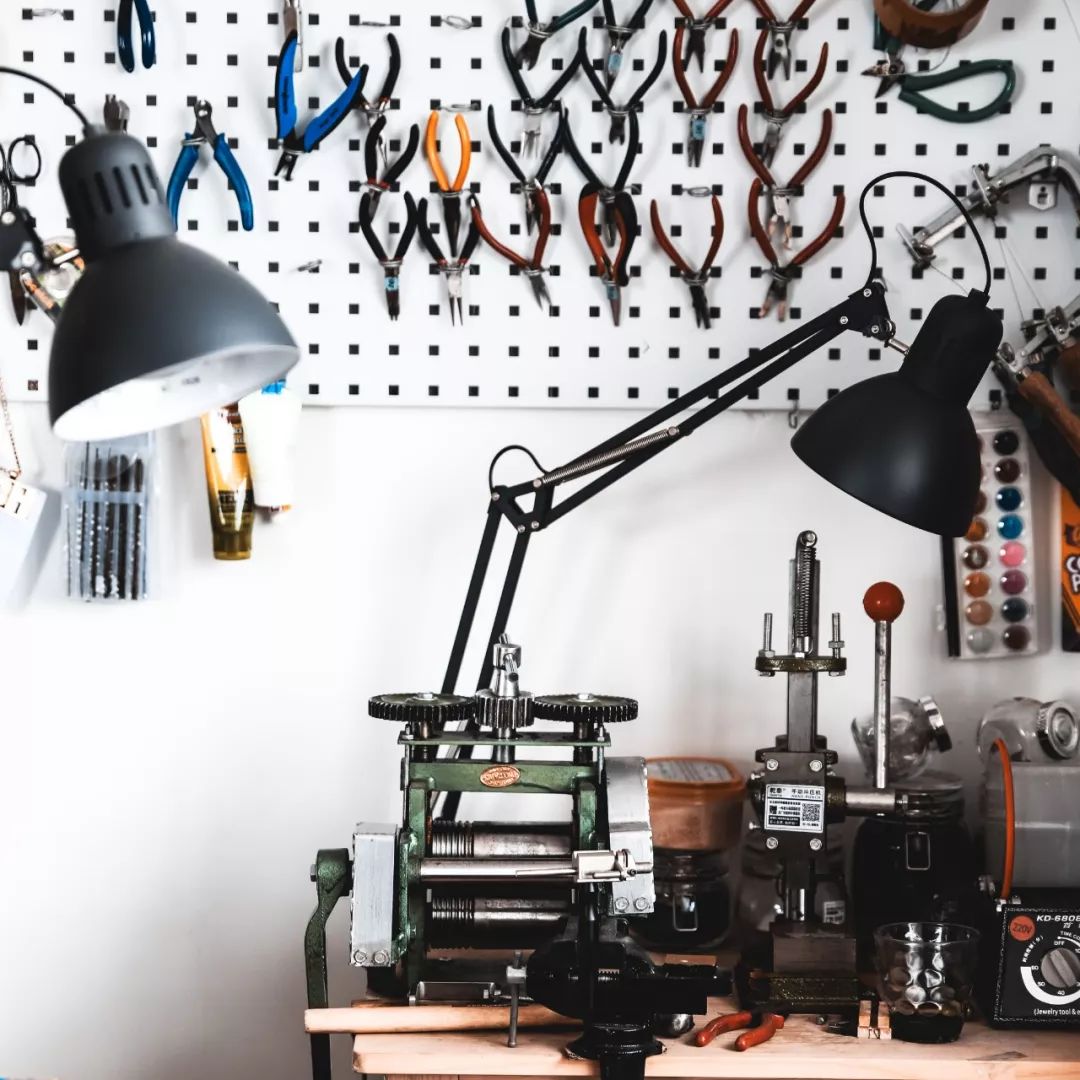 不如点开视频看看吧连沙发都自己做的金工首饰艺术工作室metalworking