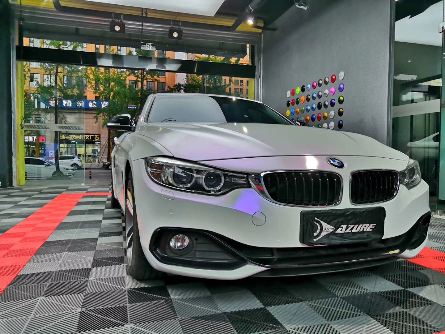 宝马3系白变紫贴膜改色 成都贴膜改色 azure蔚蓝汽车贴膜改色美容