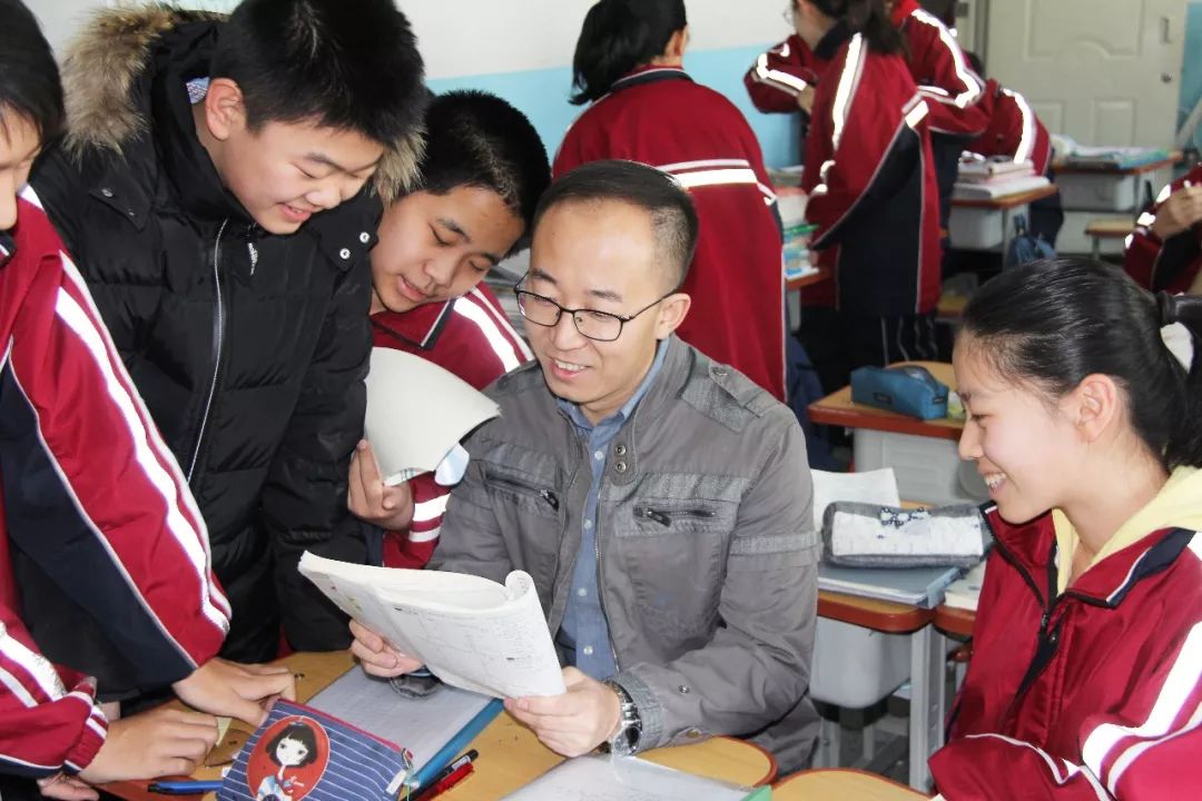 四有好老师北重二中毛鑫国擎信仰之炬从教育初心