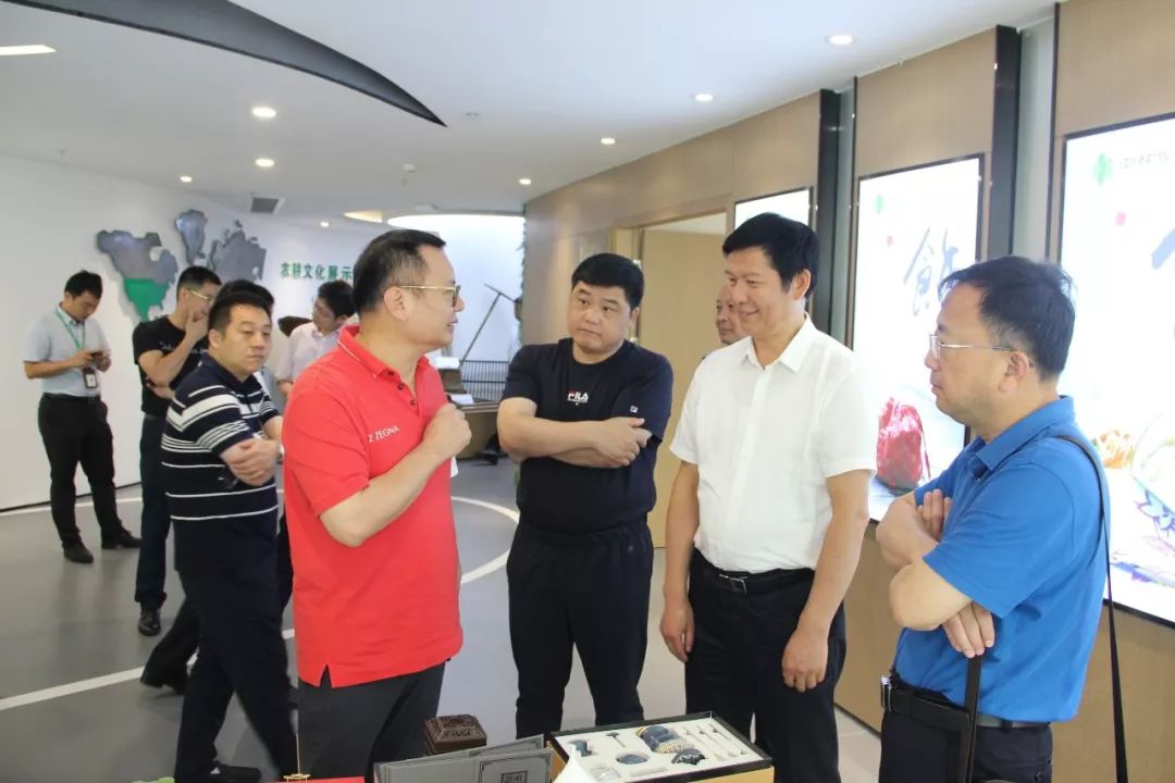 上饶市副市长祝宏根一行莅临中绿交流农业发展机遇
