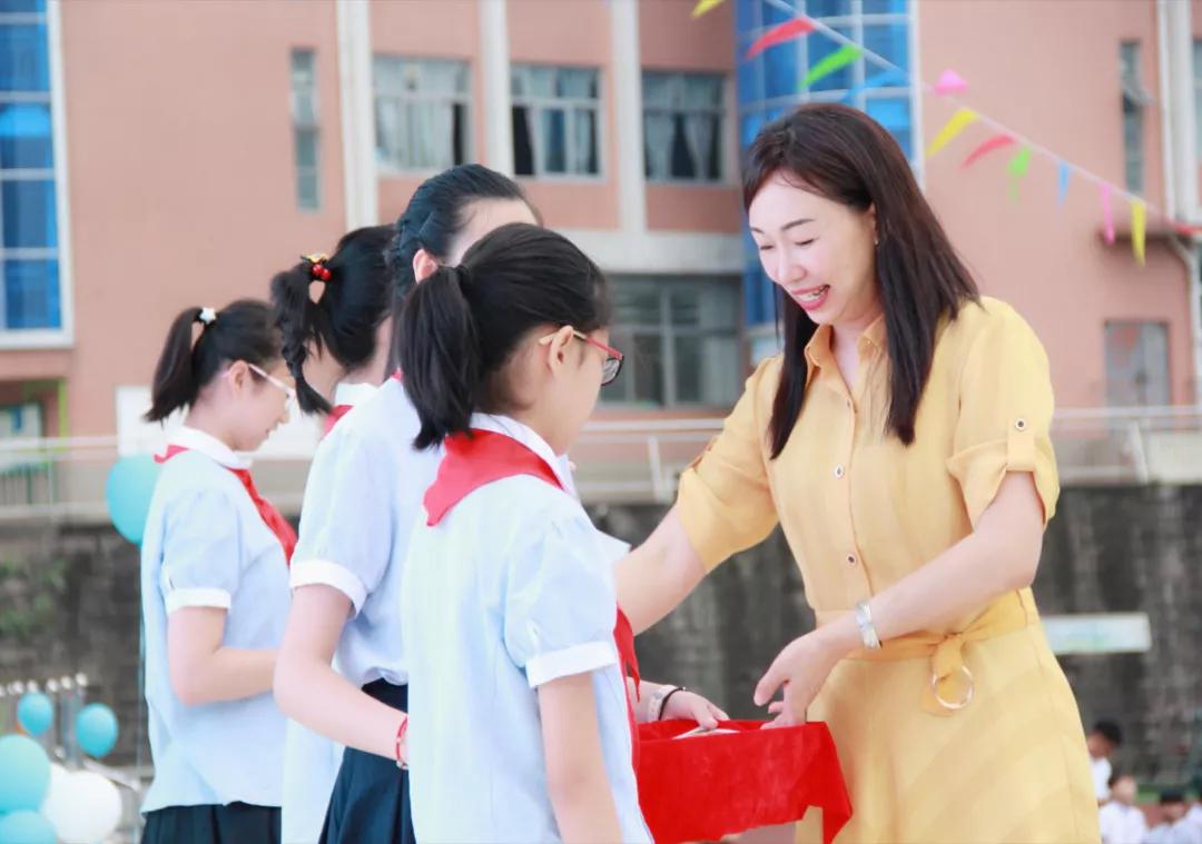 看川师附小孩子们的精彩人生把读书变成一种习惯