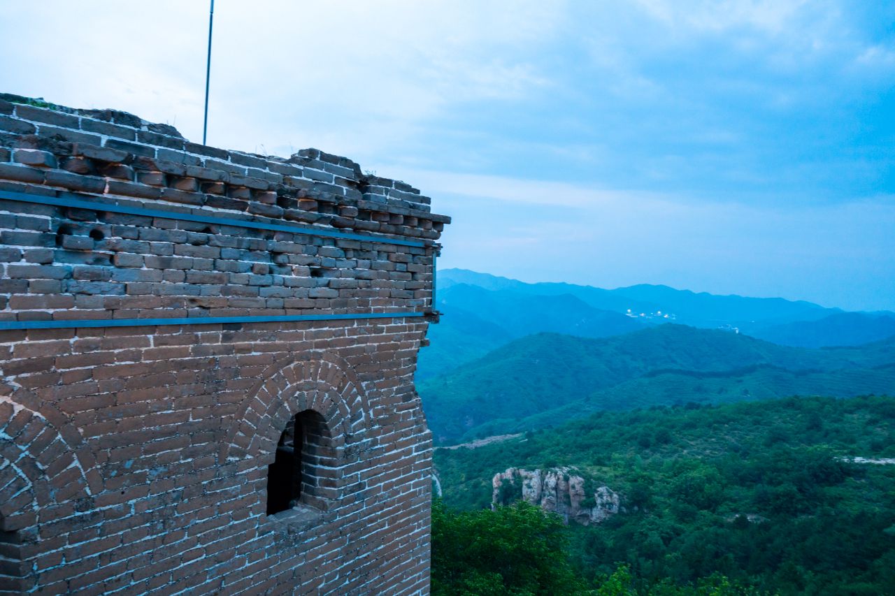 司马台长城脚下的古北水镇星空夏季演绎精彩