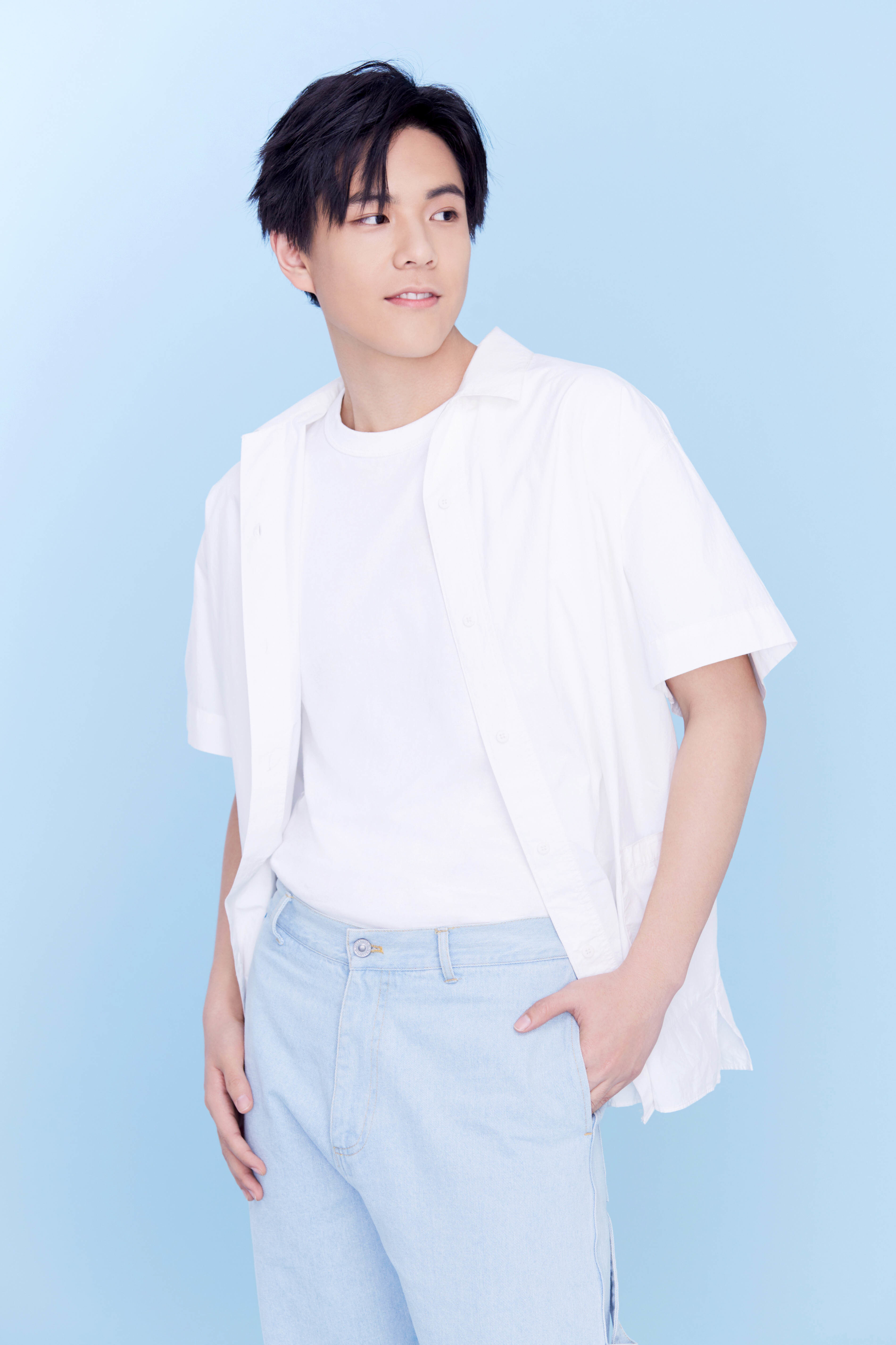 2019年,王熙元签约加盟卓尔文化,与戏骨级演员张嘉译,扈耀之,青年演员