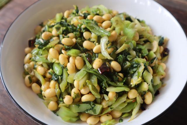 芥菜炒黄豆最好吃的做法,这样做芥菜不苦黄豆香脆,超级好吃下饭