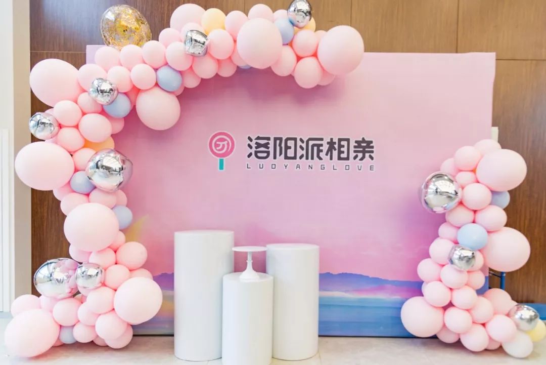 甜点 浪漫温馨的场景 接下来来跟婉婉一起 下午两点 大家纷纷签到入场