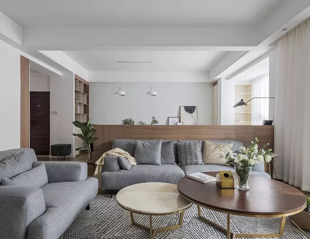 客厅有横梁别怕这里有妙招