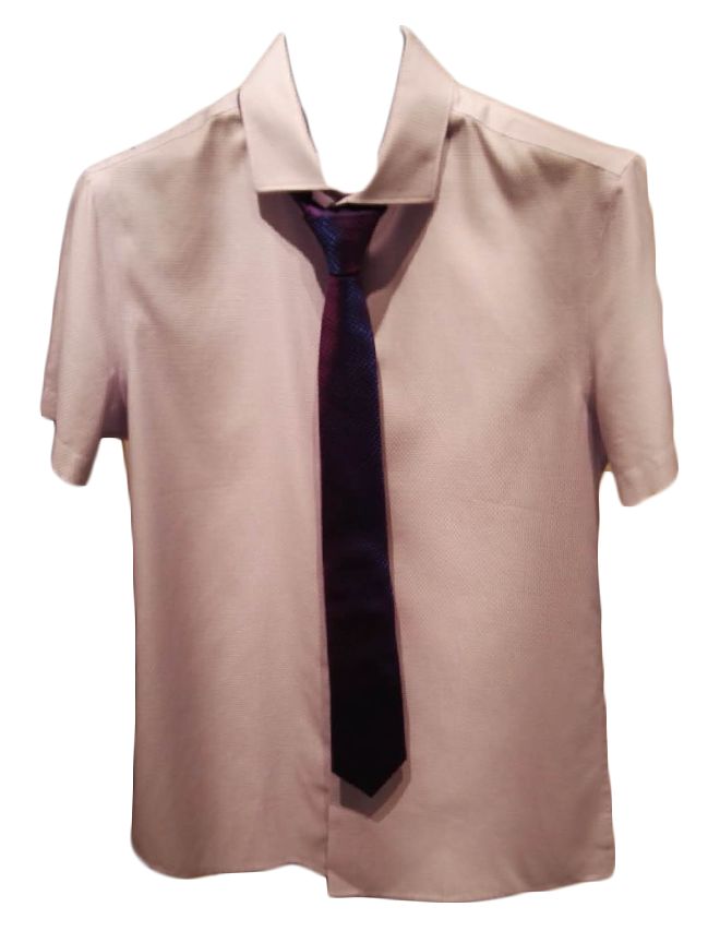 吊牌价:699元现价:279元雷池默尔/牛仔短裤吊牌价:699元现价:199元