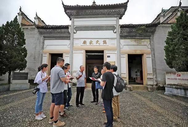 6月13日,在宁都县小布镇赤坎村"中国工农红军第一部无线电侦察台旧址"