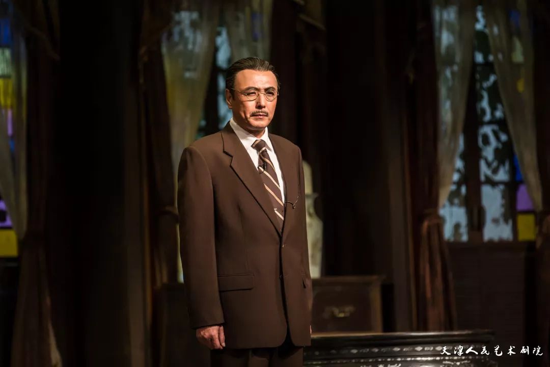 父亲节专题道无情似有情周朴园与三个儿子之间的情感