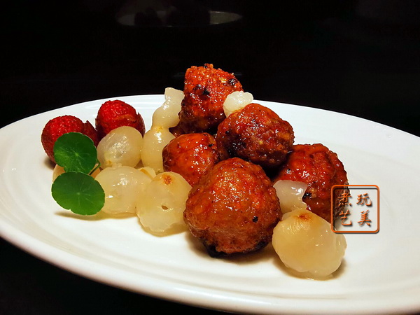 有荔枝包着莲心的荔枝肉雕出颜值唯妙唯肖