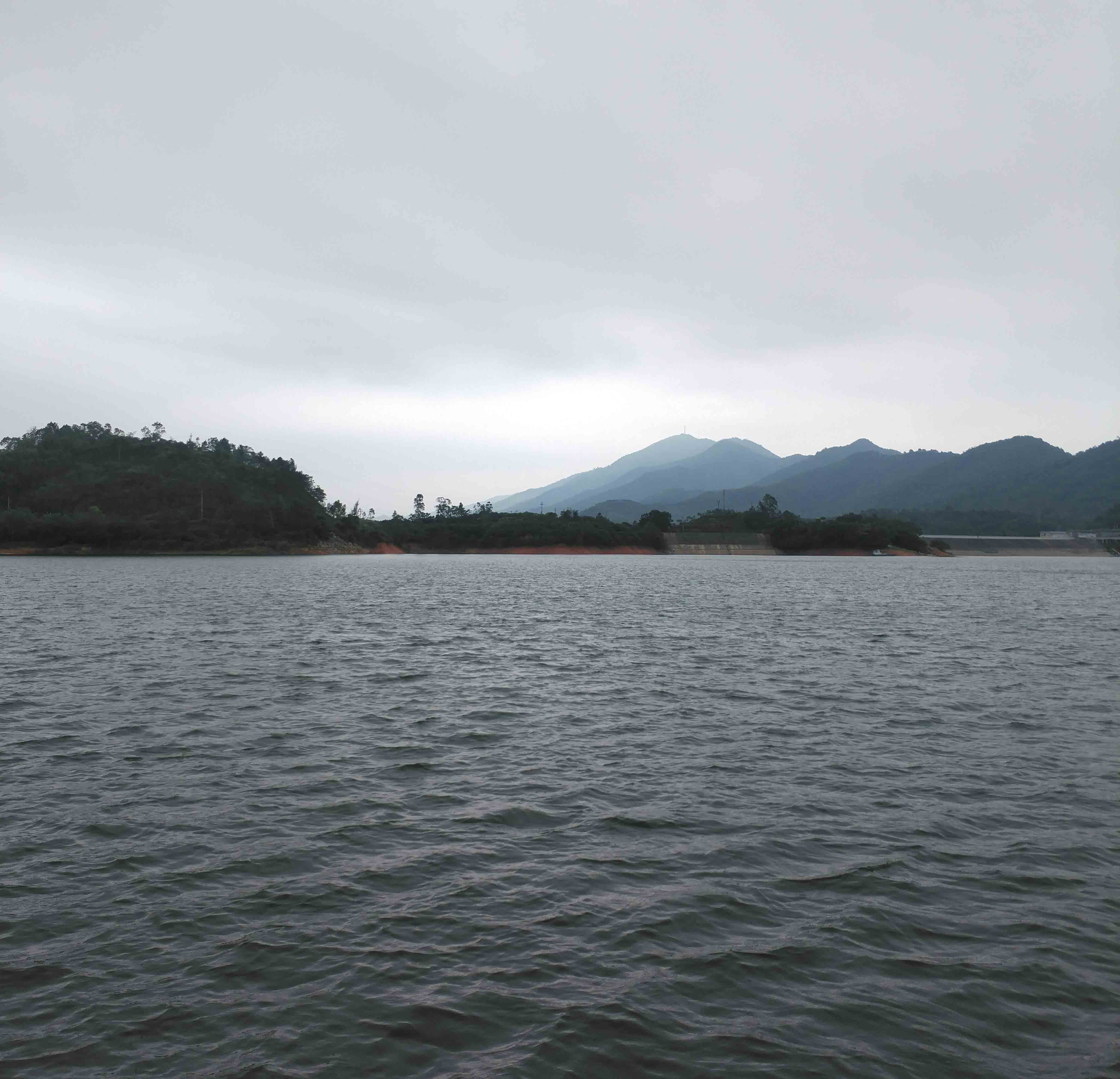 电白罗坑水库风景旅游区有人称其为电白小桂林