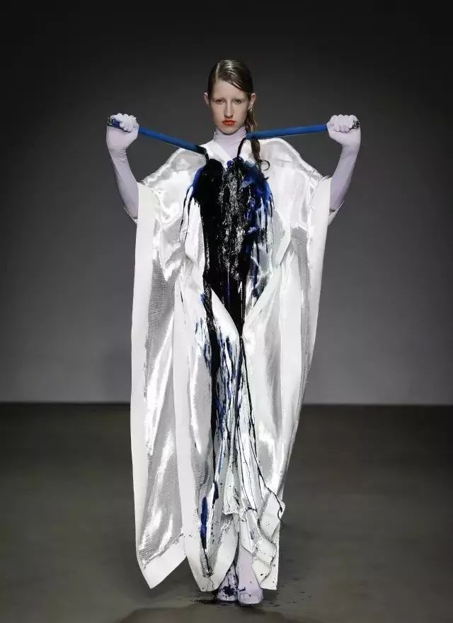 当设计遇上科技时尚未来服装设计