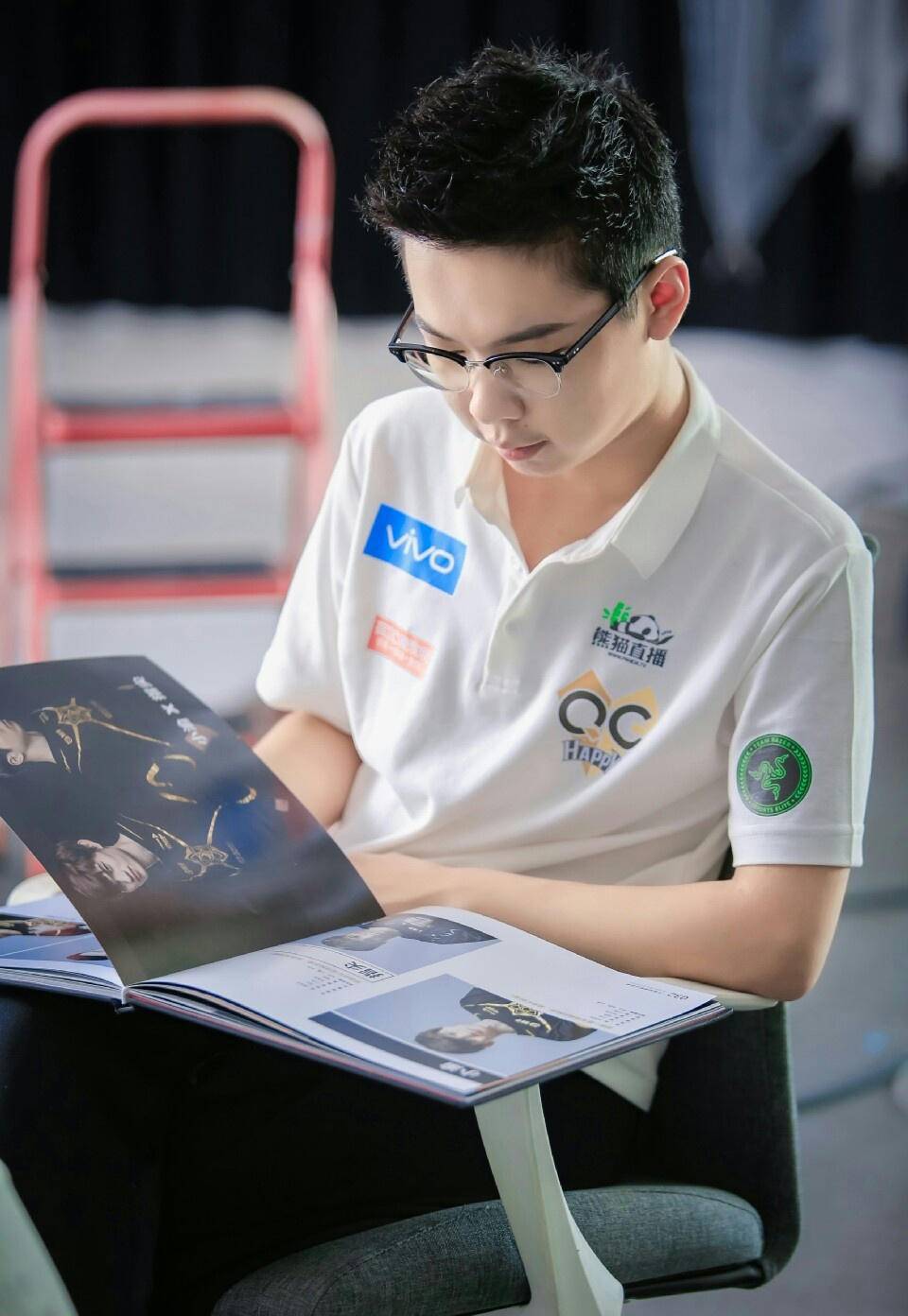 qghappy的粉丝应该知道,现xq辅助老杨曾是qg战队的一员,当时他在战队