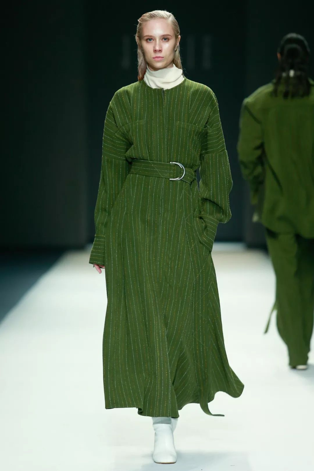 莫兰迪的绿色带有些许灰度,不是单纯的灰度,有着特有的冷静质感.