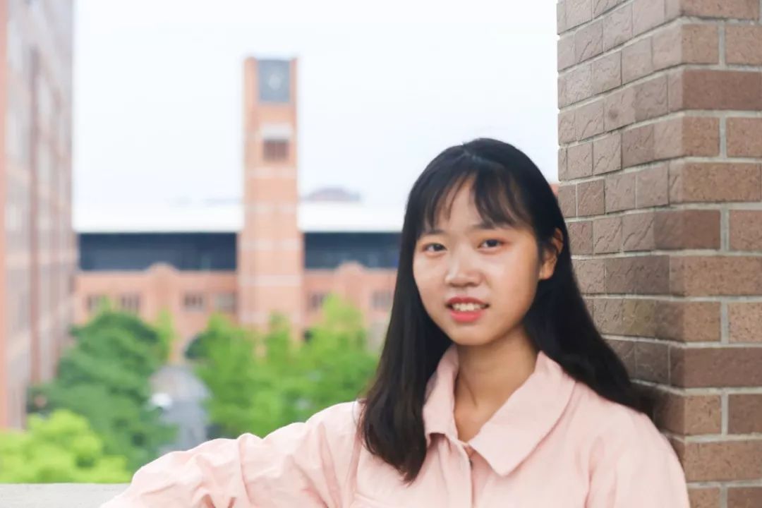 浙大这位萌新的大学初体验是由什么构成的?_卢媛