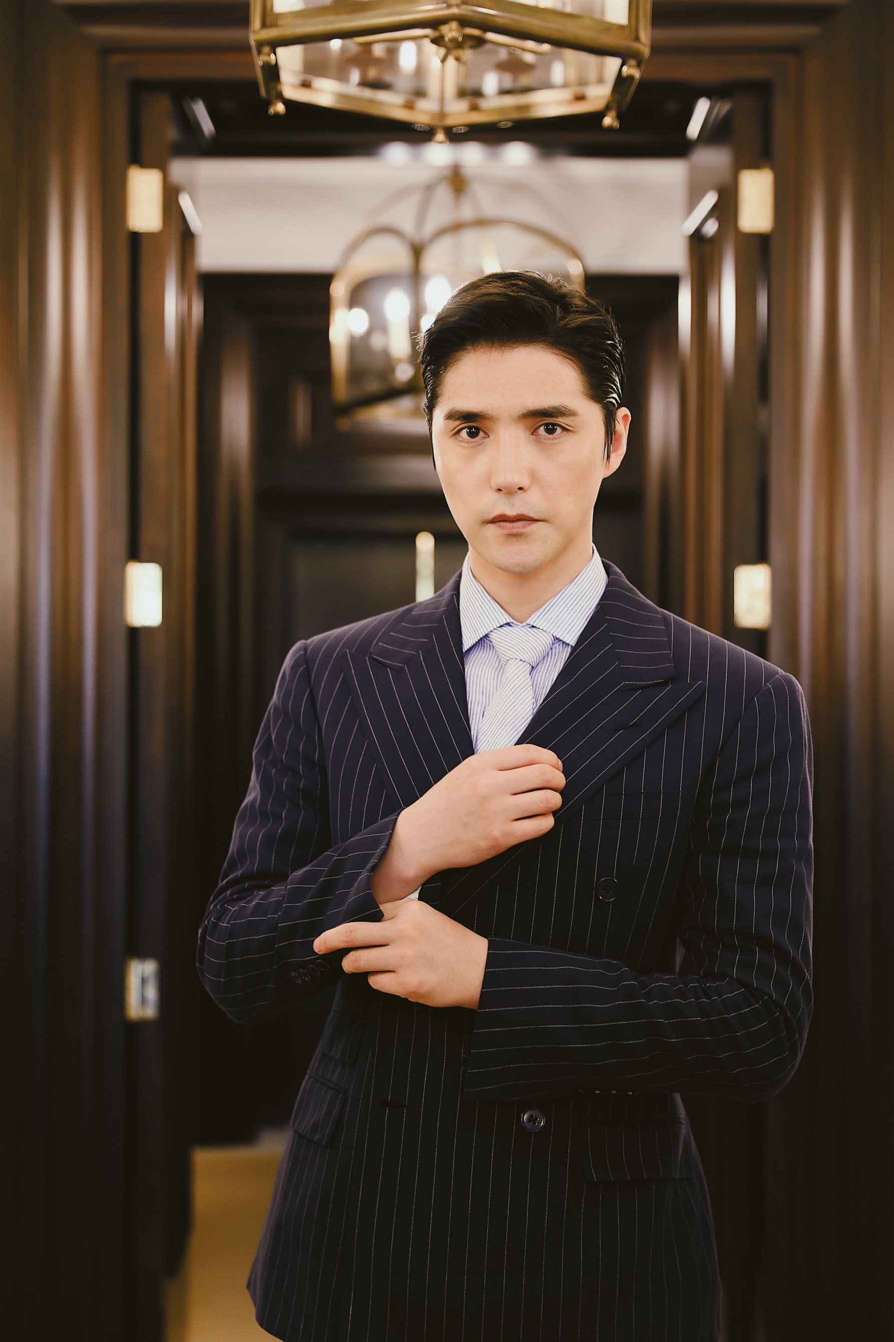 音乐剧演员阿云嘎出席ralphlaurenpurplelabel2020春季系列发布会