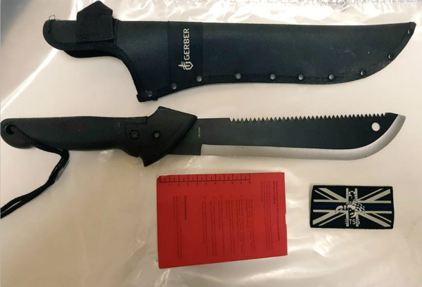 伦敦发生暴力冲突:100多名青年袭击警察,有人持猎刀