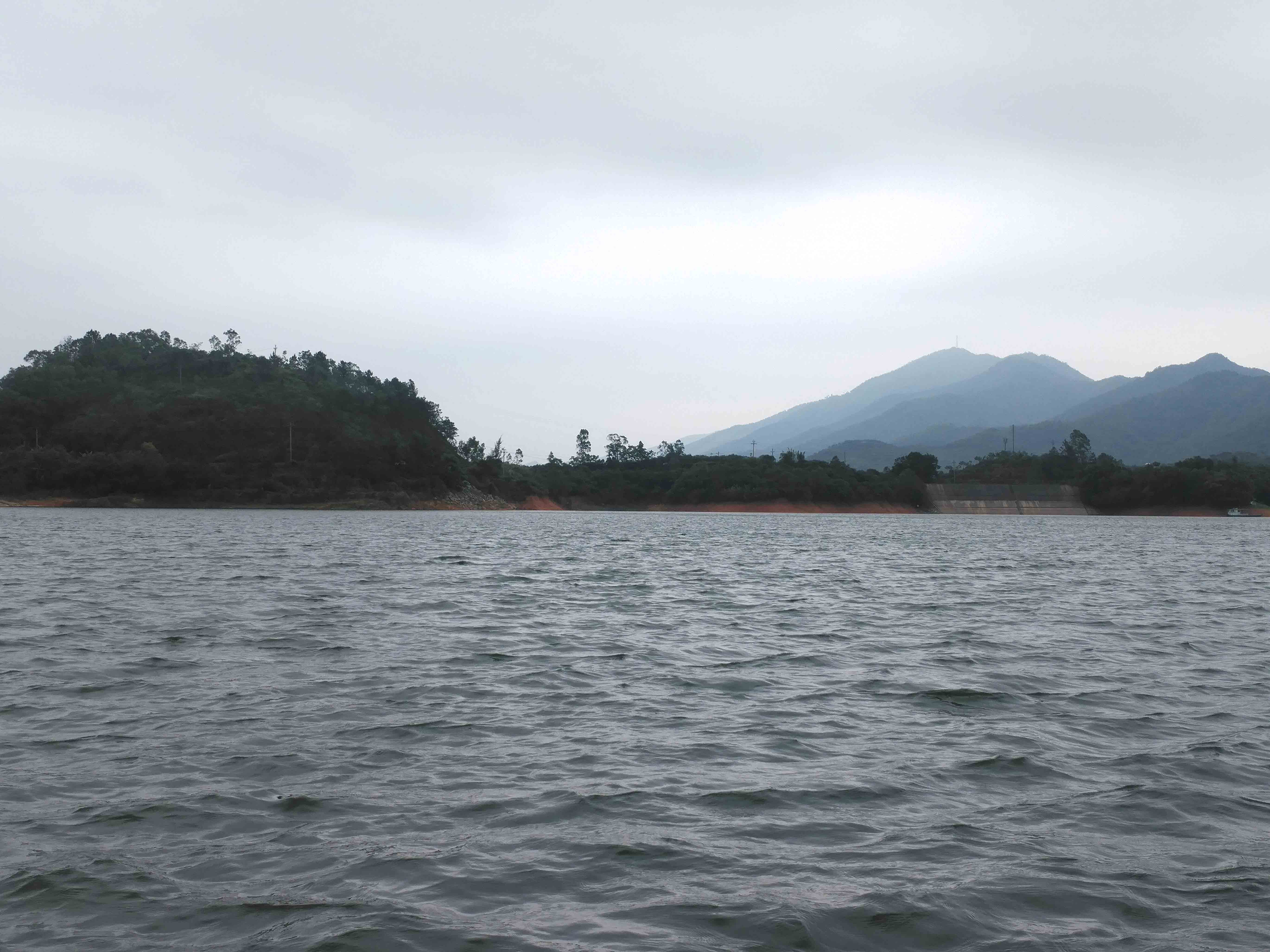 电白罗坑水库风景旅游区有人称其为电白小桂林