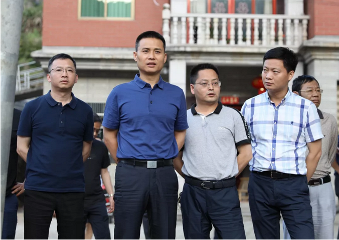 6月15日,县委副书记,县长何党生在望仙峡谷小镇主持召开景区建设提升