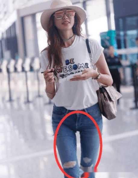 黑泽志玲婚后出席新片发布会双腿竟勒到变形网友腿合不拢