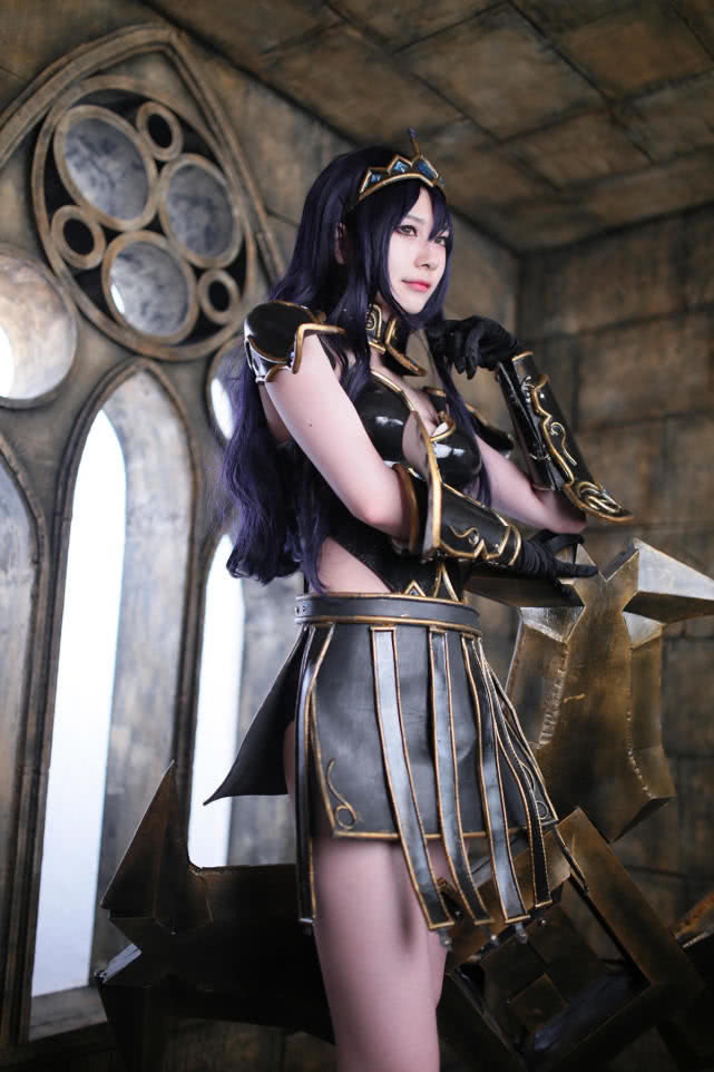 英雄联盟战争女神希维尔cosplay!网友:这身盔甲真帅!_宝藏