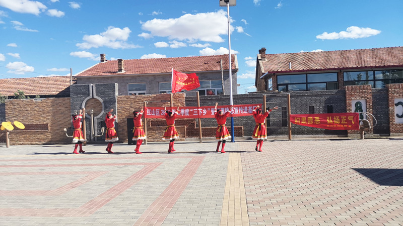 6月14日,红山区司法局,红庙子司法所工作人员共同跟随红山区委宣传部