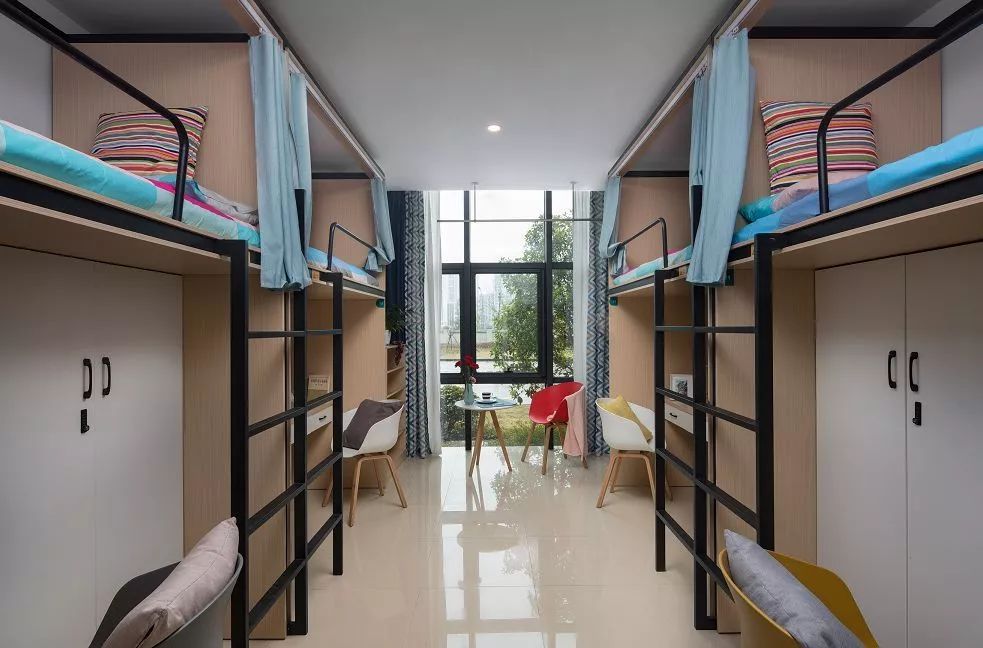 4平米的床:3亿蓝领青年游牧城市的"月光宝盒"_宿舍