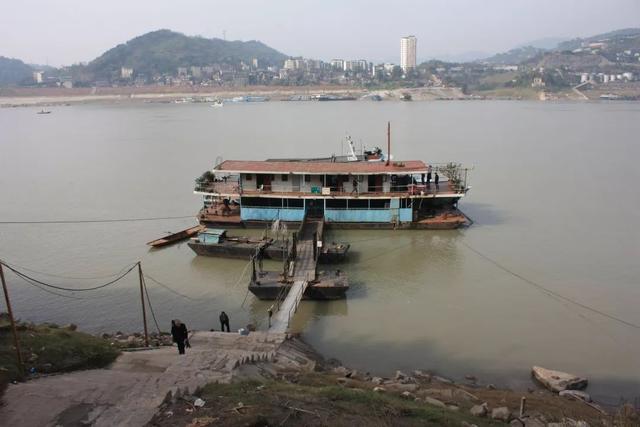 在望江昨日军工大厂今日江边小镇