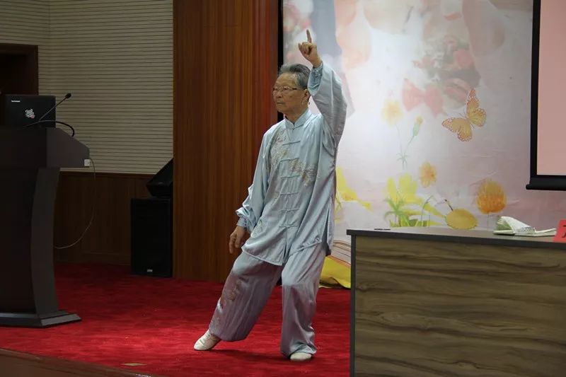 益寿延年不老春九旬太极名家丁水德先生公益授课技惊四座