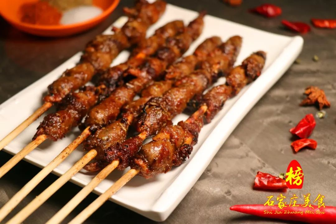 烤鸡心串那滋味 简直是大写的赞大口撸起 再抿一口冰凉的小酒●打响