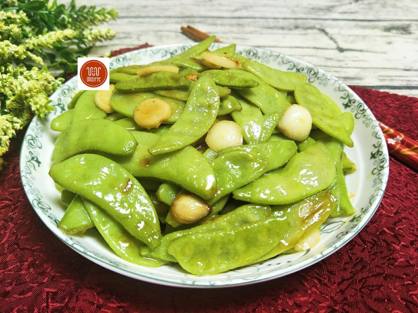 10,扁豆一定要炒熟才能吃, 这样避免中毒, 所以先要将扁豆焯煮到九