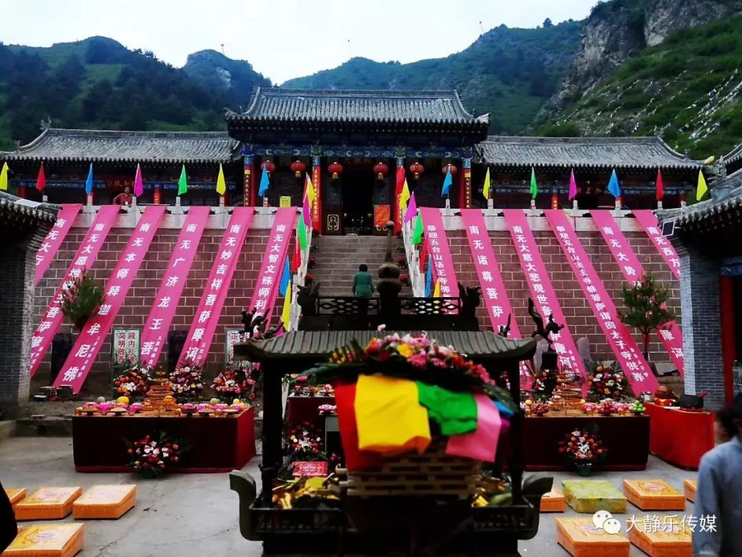 五爷移驾太子寺游人满山商贾云集再现静乐民俗活风景