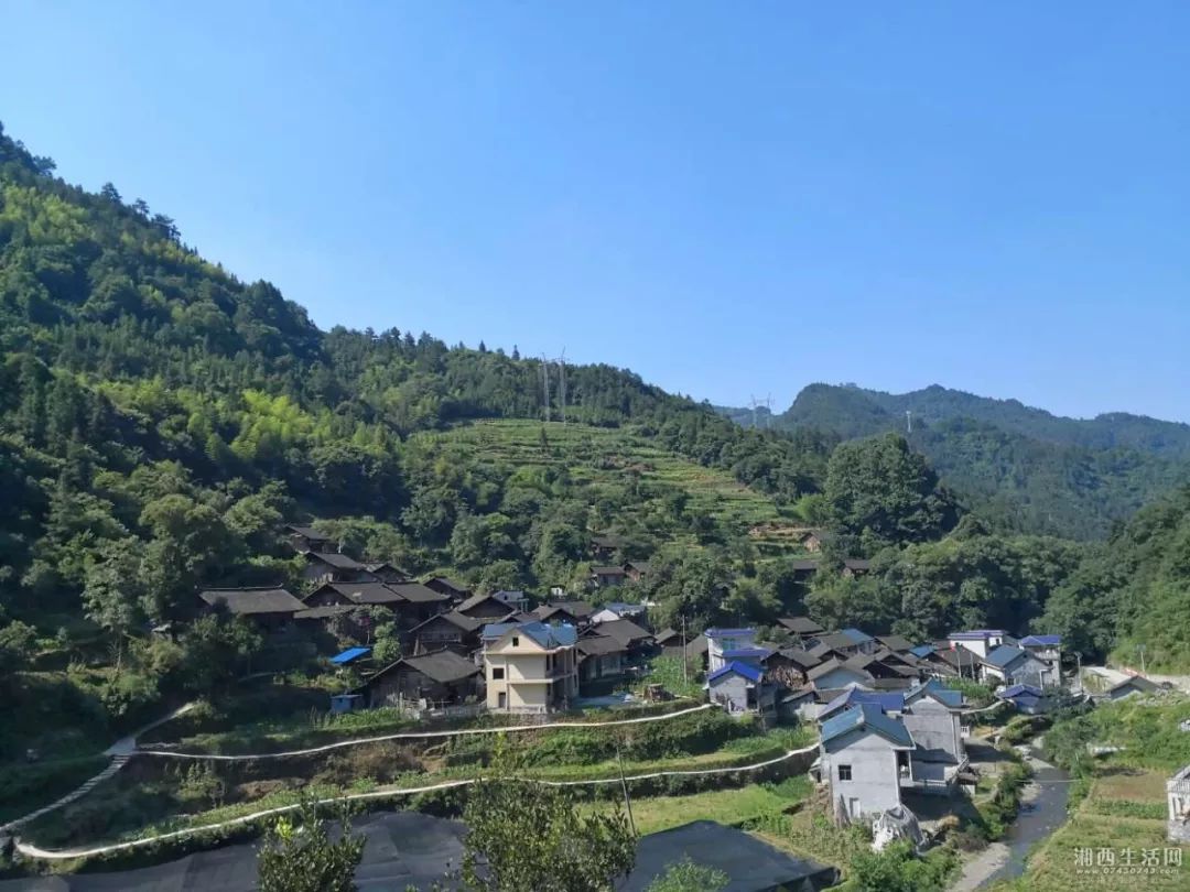 結聯村地處吉首市己略鄉西北部,東靠雲華,南接龍午,西與求產毗鄰,北連