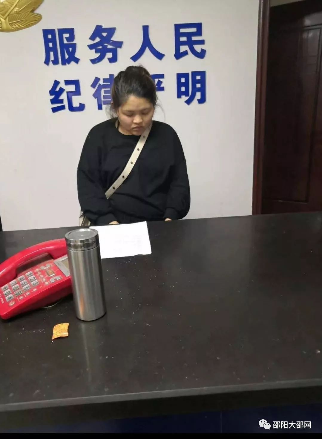 子特別是一個人守店的店子,經常去玩和店主聊天,然後假裝藉手機查東西