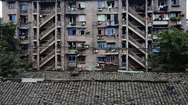 在望江昨日军工大厂今日江边小镇