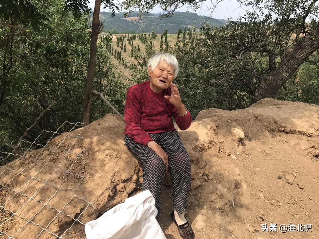 晉南農村老人生了9個子女活了5個 85歲還在奔波