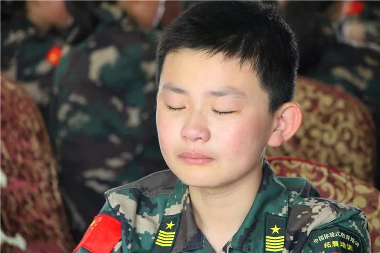 为了确保孩子们的安全,校长王永翠,校长于源源,校安全主管领导吕小兵