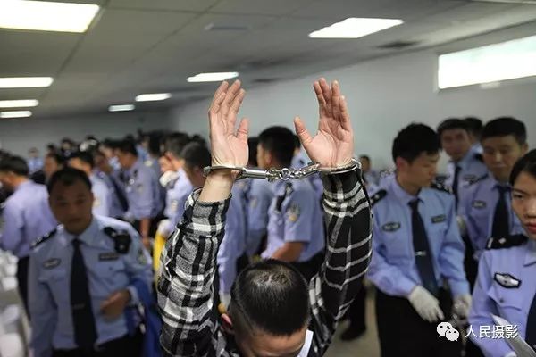 絕不姑息中國警方首次從歐洲大規模押解電詐嫌疑人洛川蘋果甲天下美麗