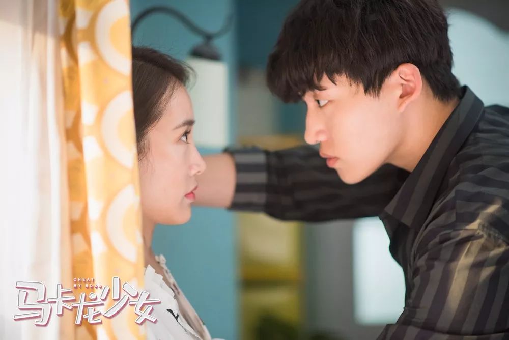 人在城乡结合部心在巴黎时装周网红行业偶像剧马卡龙少女专访