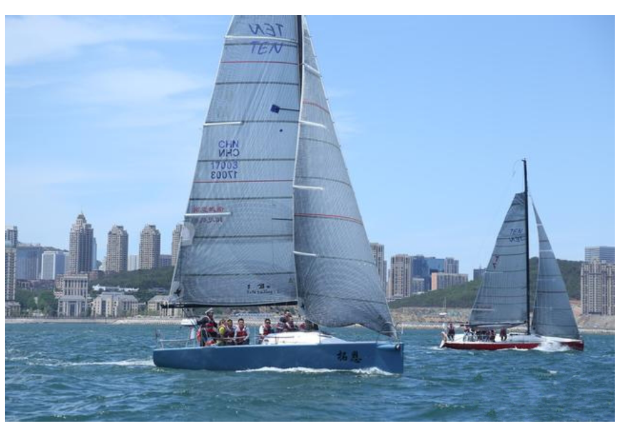 激流勇进帆为媒大连异地商会帆船友谊赛在小平岛举行