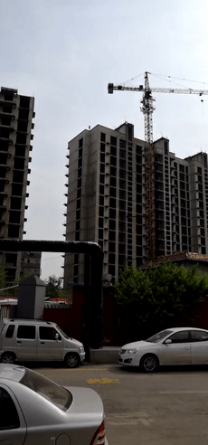 太原化肥厂片区烂尾楼上,有人跳楼了!